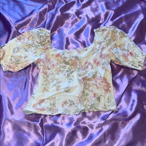 Floral puffy sleeve blouse